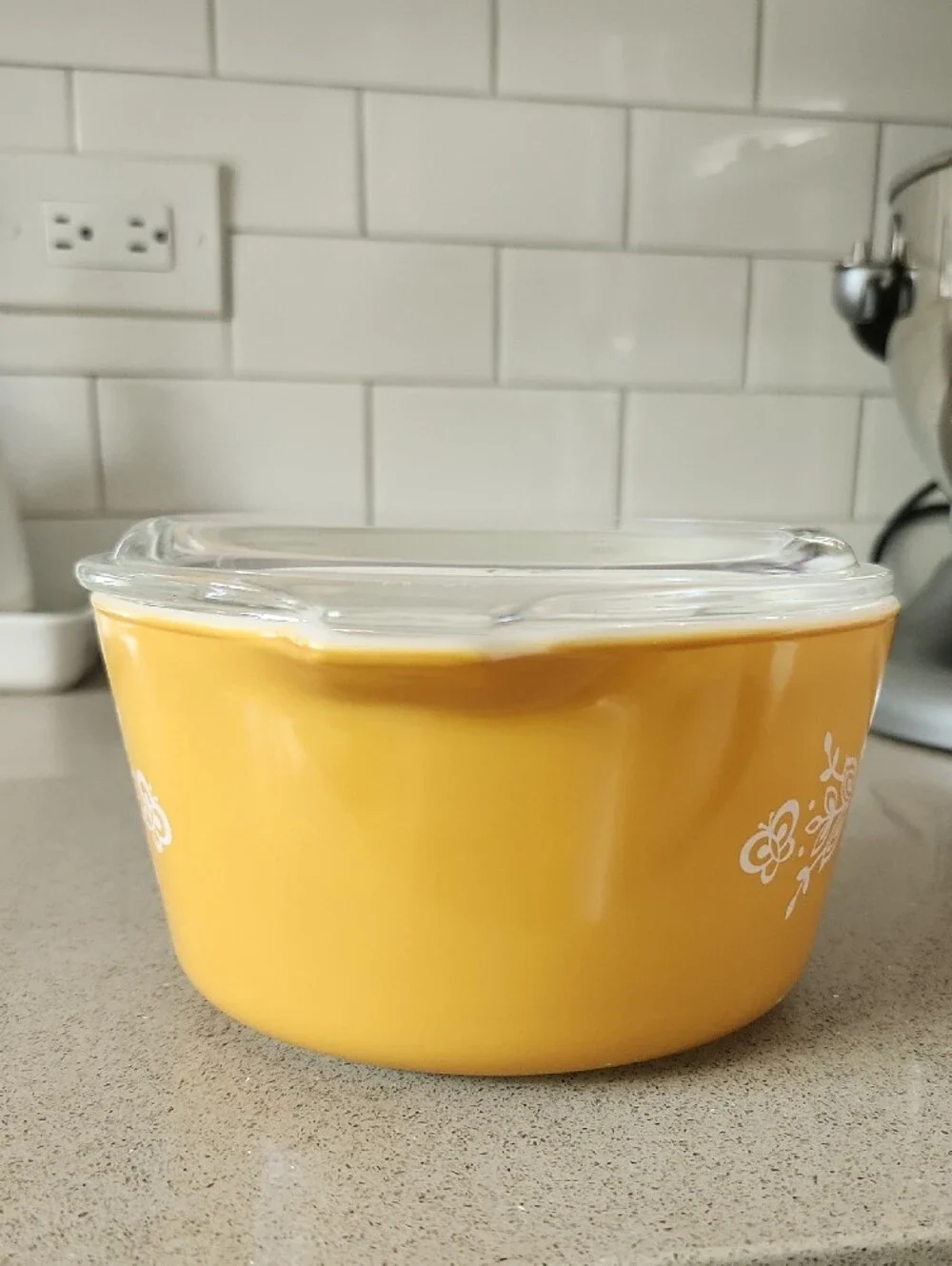 Vintage Pyrex Butterfly Gold 473-B 1 qt casserole dish with lid
